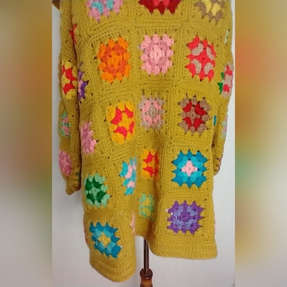VINTAGE HAND CROCHETED CARDIGAN - Picture 2 of 12